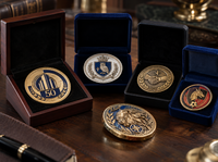 Monedas metálicas conmemorativas esmaltadas en estuches premium personalizados para empresas e instituciones.