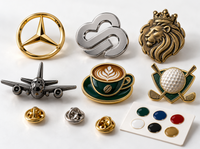 Pins metálicos personalizados con acabados dorados, plateados, esmaltes de colores, relieves 2D y 3D y distintos cierres.