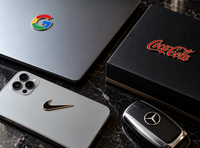Pins metálicos adhesivos personalizados aplicados en móviles, ordenadores, packaging y productos corporativos Pins metálicos adhesivos personalizados aplicados en móviles, ordenadores, packaging y productos corporativos