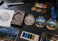 Proceso de fabricación de medallas metálicas personalizadas, desde el diseño y el molde hasta los relieves, esmaltes, acabados y Proceso de fabricación de medallas metálicas personalizadas, desde el diseño y el molde hasta los relieves, esmaltes, acabados y